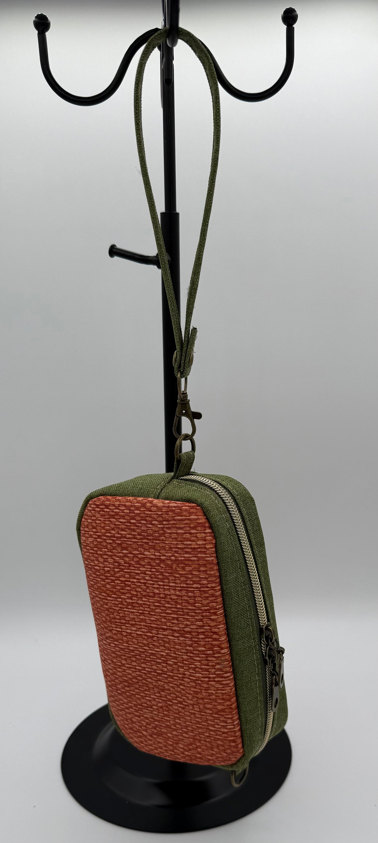 Tiny Cata Wristlet
