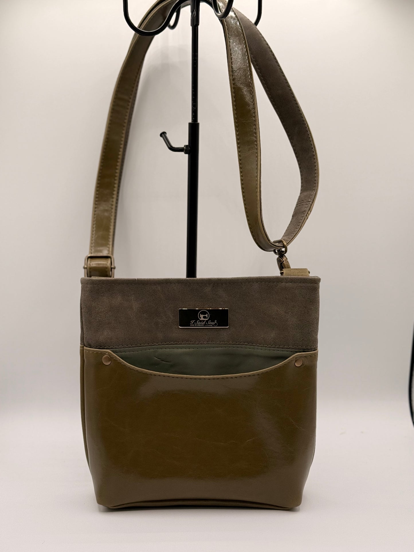 The Teloujay Crossbody Bag - Vinyl