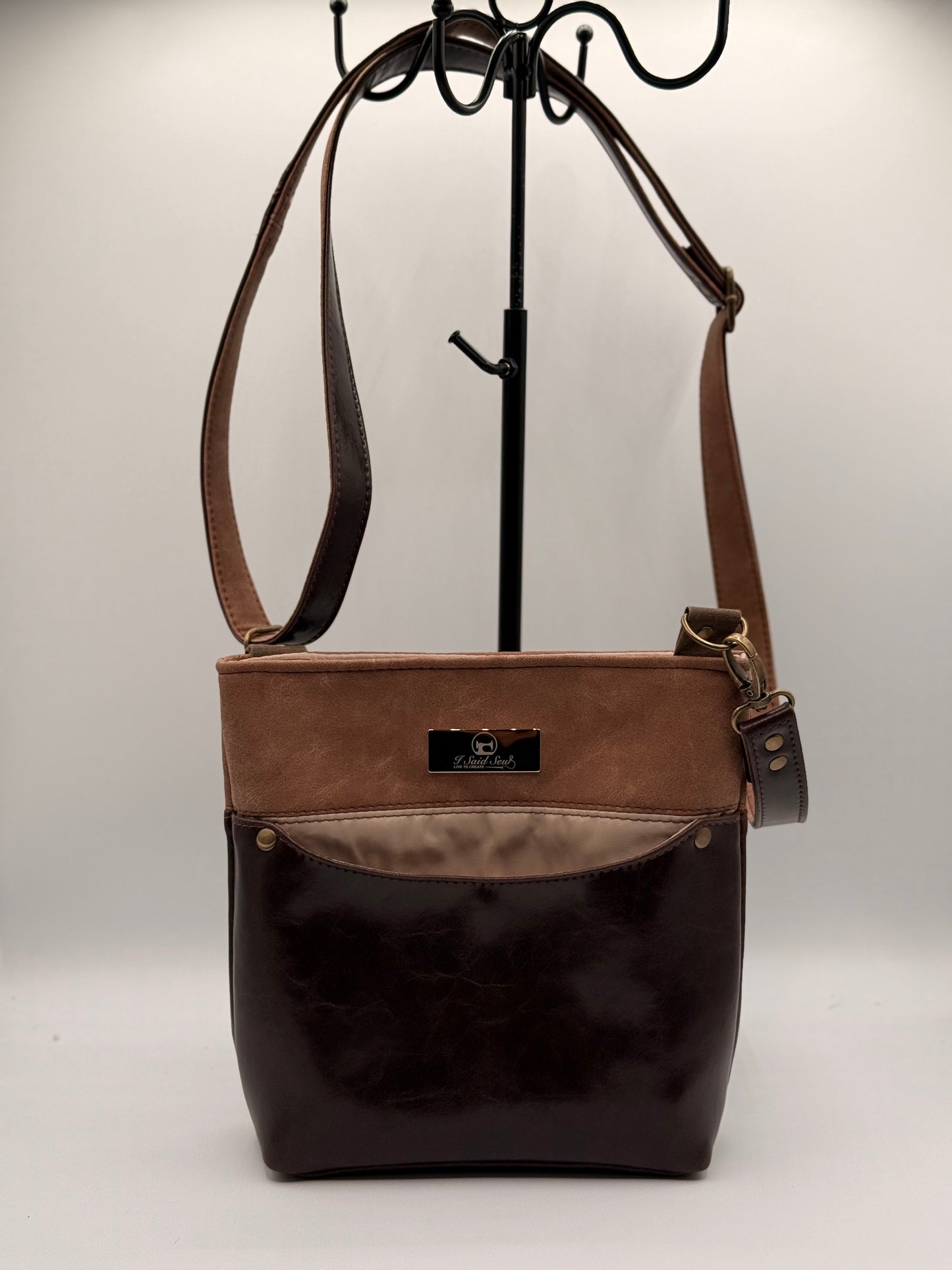 The Teloujay Crossbody Bag - Vinyl