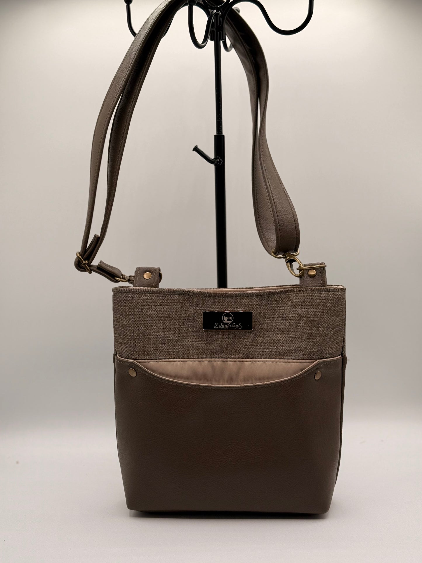 The Teloujay Crossbody Bag - Vinyl