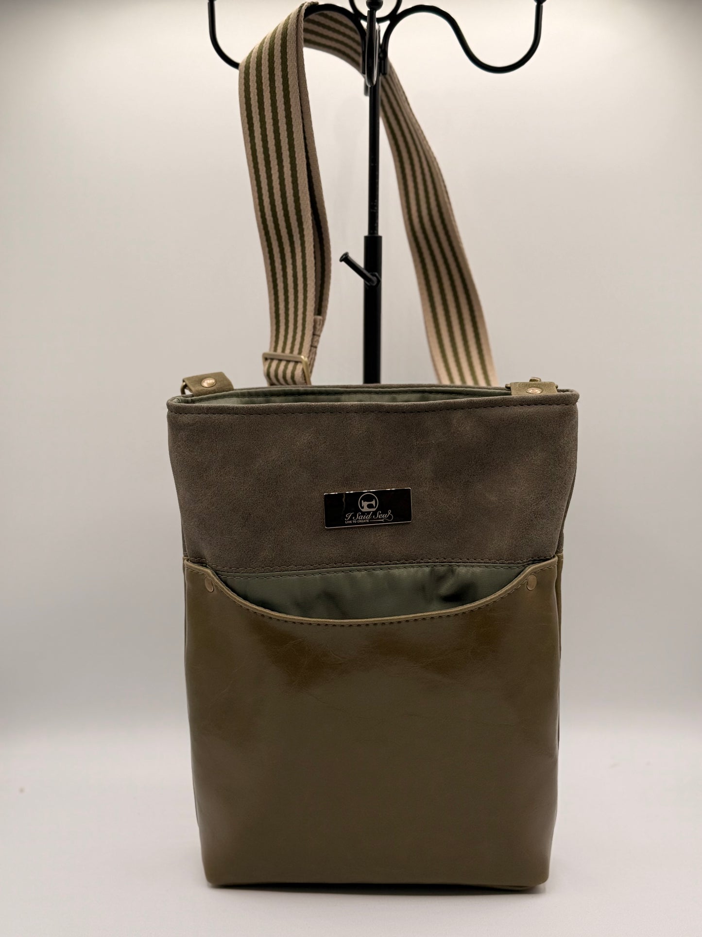 The Teloujay Crossbody Bag - Vinyl
